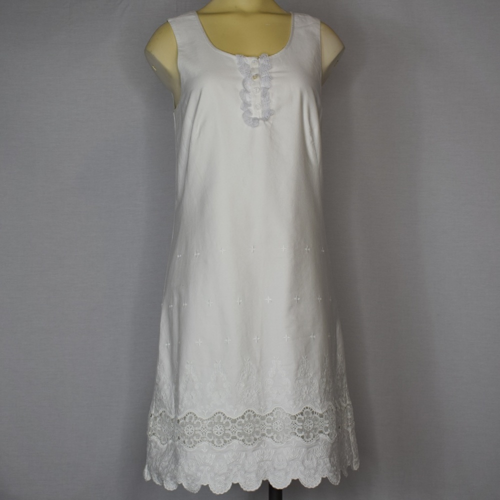 Decode 1.8 | White Laced Sleeveless Shift Dress 2